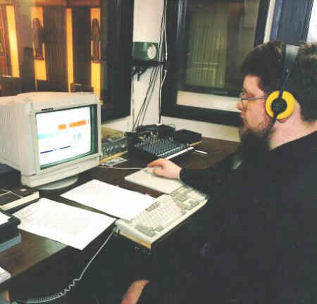 Przy montau audycji w studiu Godziny Racowej (ok. A.D. 1998)